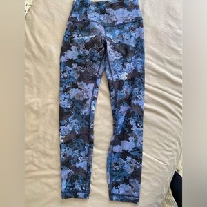 Lululemon leggings, size 6, perfect condition